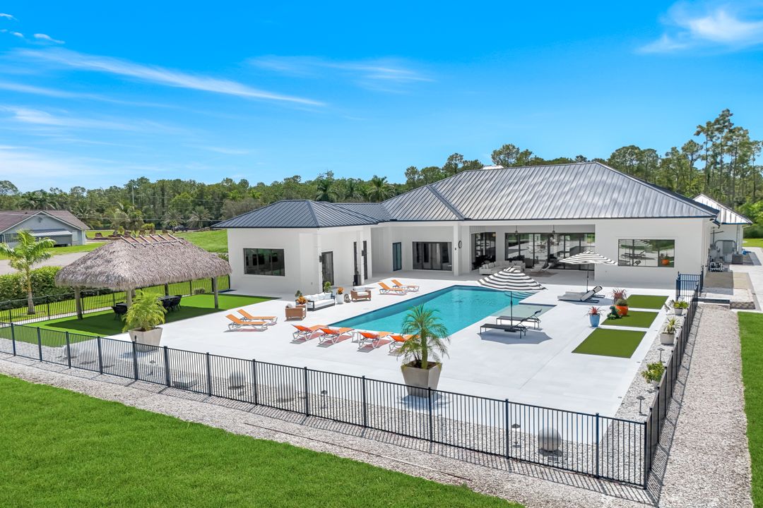 6677 Hunters Rd, Naples, FL 34109