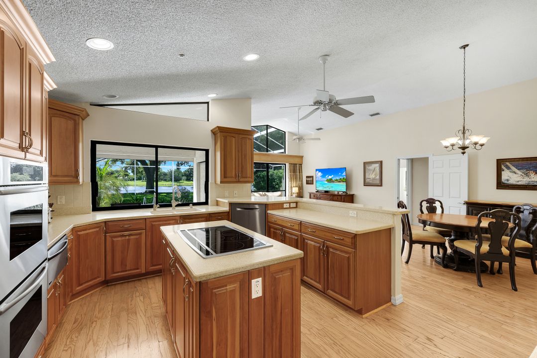 1924 Empress Ct, Naples, FL 34110