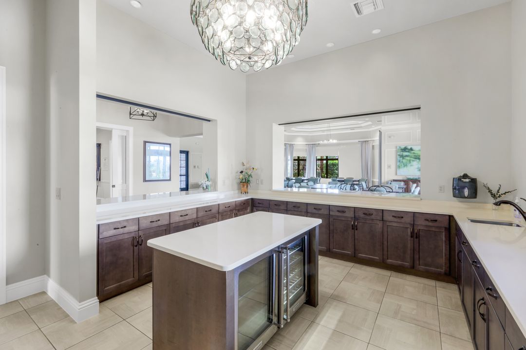 9445 Glenforest Dr, Naples, FL 34120