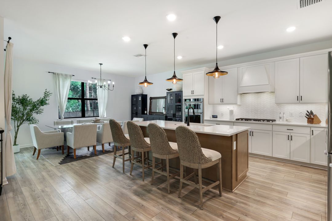 10427 Ventana Ln, Naples, FL 34120