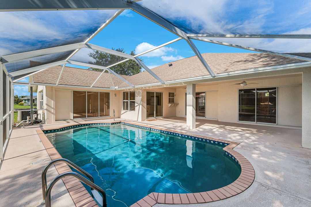 615 SE 19th Ct, Cape Coral, FL 33990