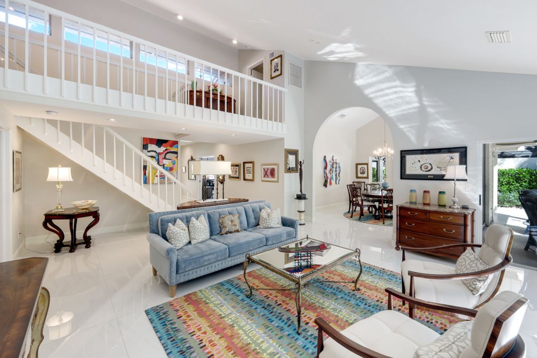 370 Edgemere Way N, Naples, FL 34105