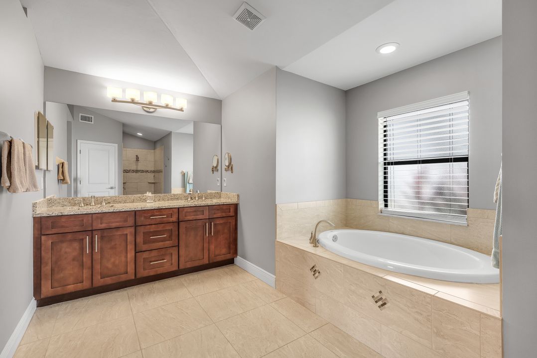 401 NE 19th Pl, Cape Coral, FL 33909