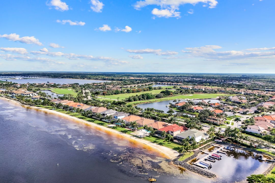 9075 Breakwater Dr, Naples, FL 34120