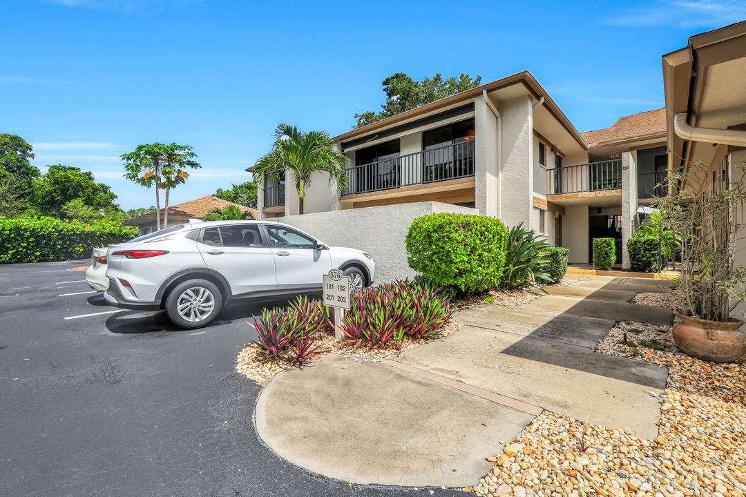 576 Retreat Dr #201, Naples, FL 34110