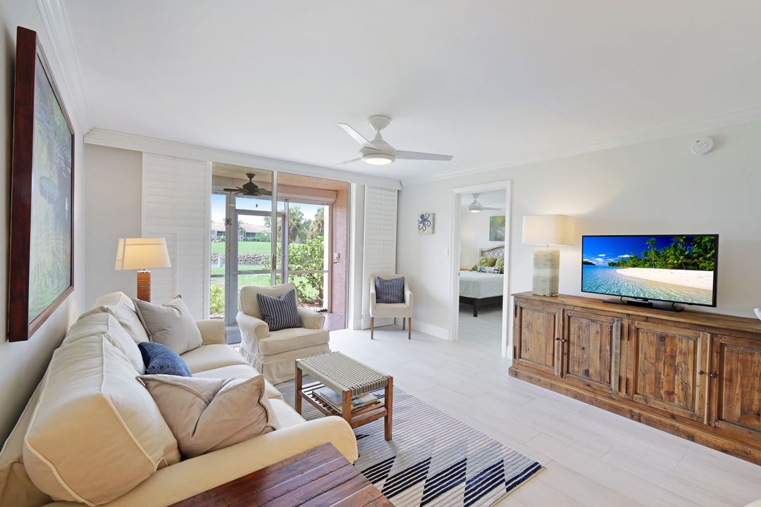 300 Forest Lakes Blvd #112, Naples, FL 34105