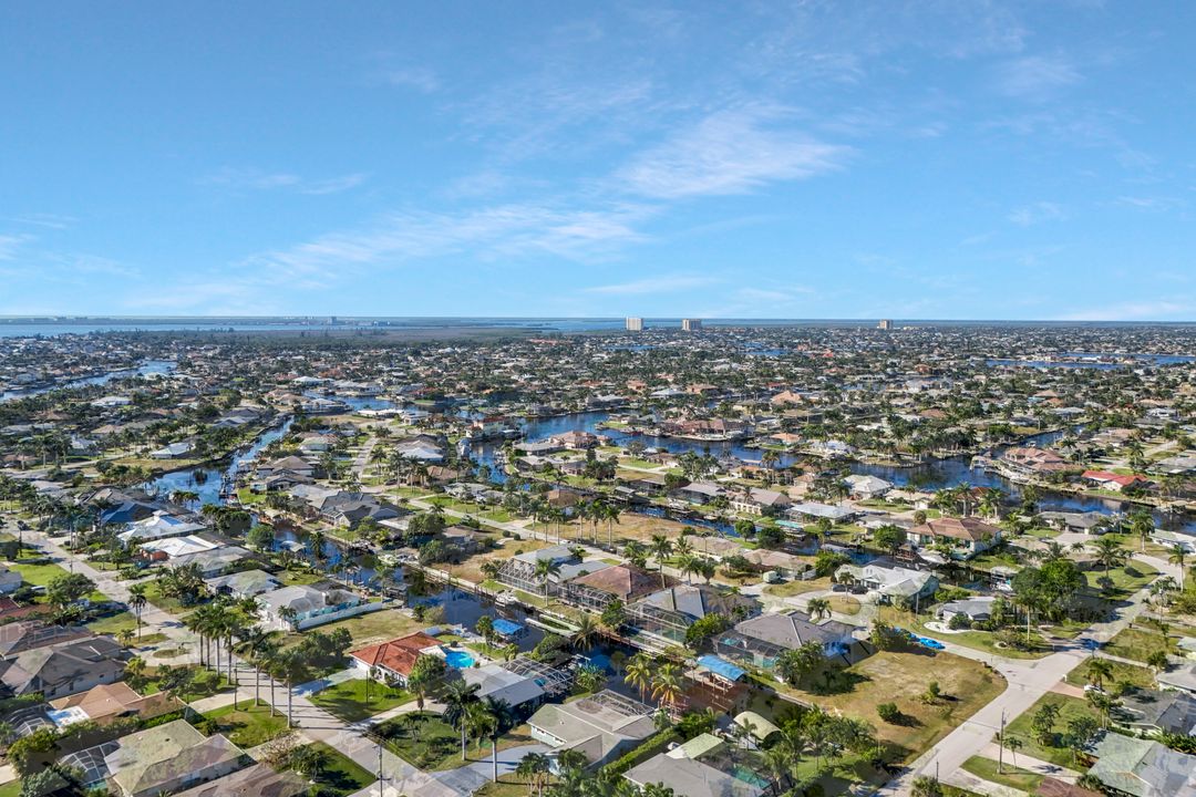 4909 Seville Ct, Cape Coral, FL 33904