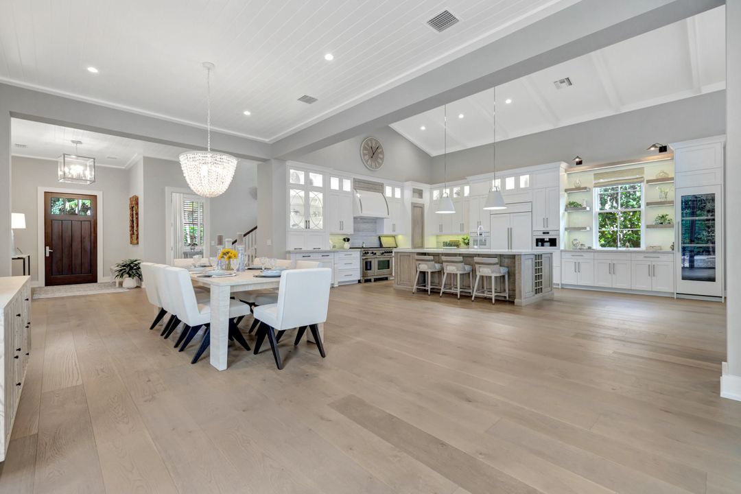 160 Broad Ave S, Naples, FL 34102