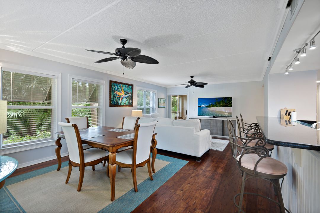 520 Club Side Dr #4, Naples, FL 34110