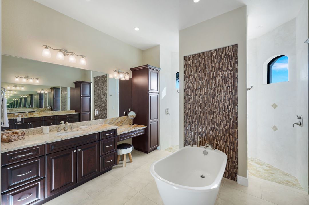 11899 King James Ct, Cape Coral, FL 33991