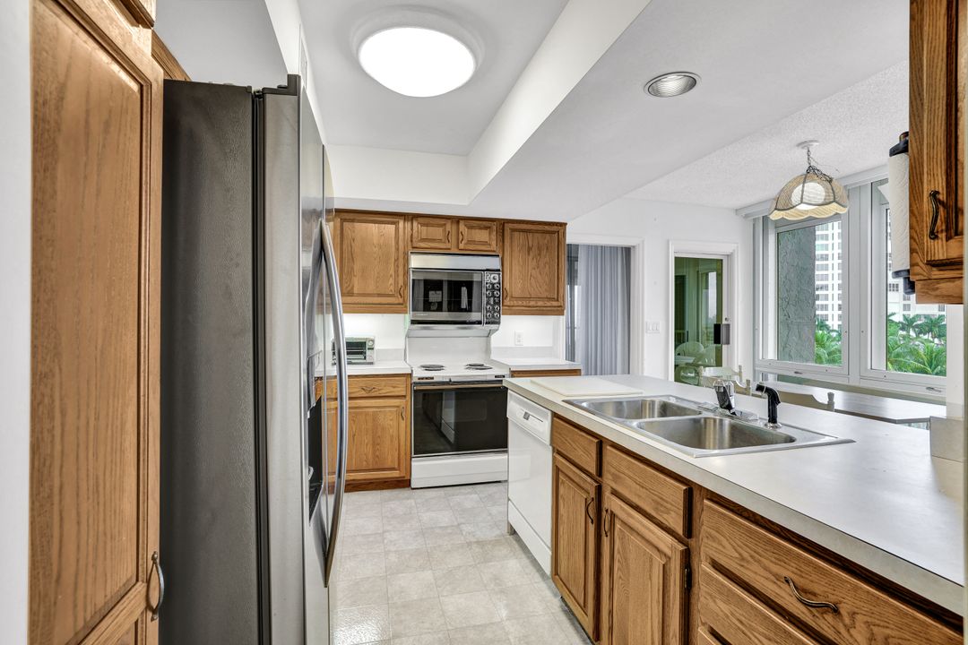 4051 Gulf Shore Blvd N #600, Naples, FL 34103