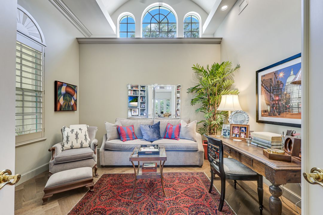 7913 Via Vecchia, Naples, FL 34108