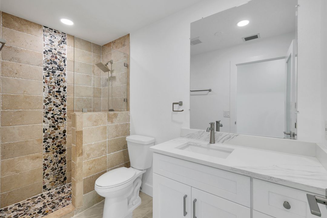 939 Bluebird St, Naples, FL 34104