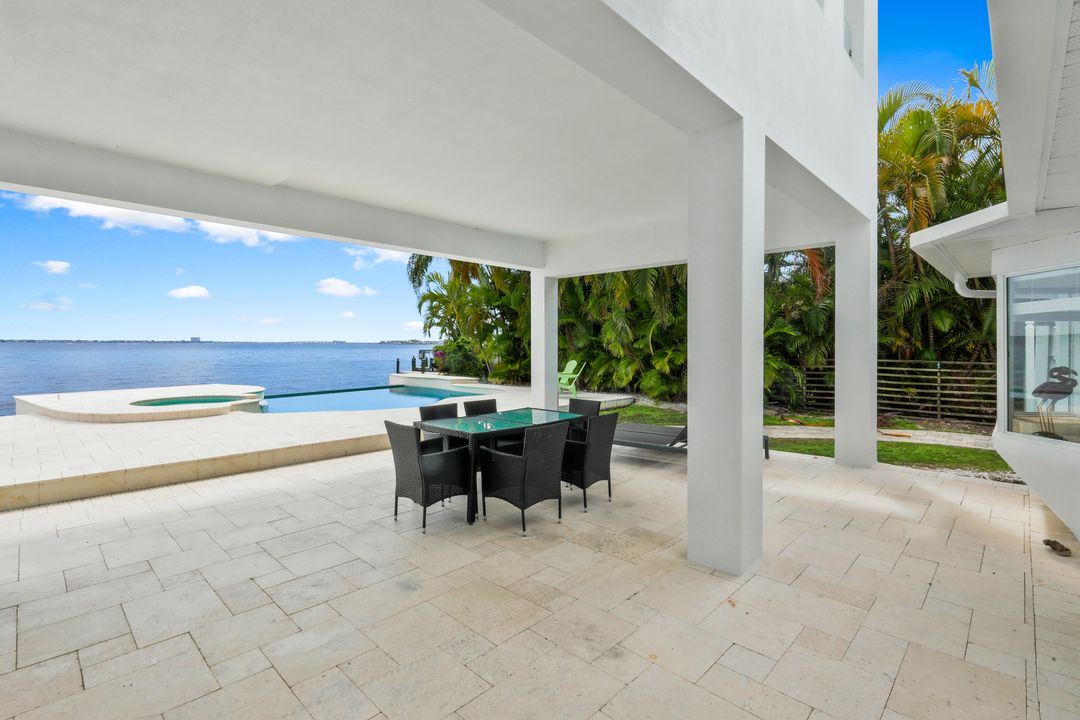 2302 SE 28th St, Cape Coral, FL 33904