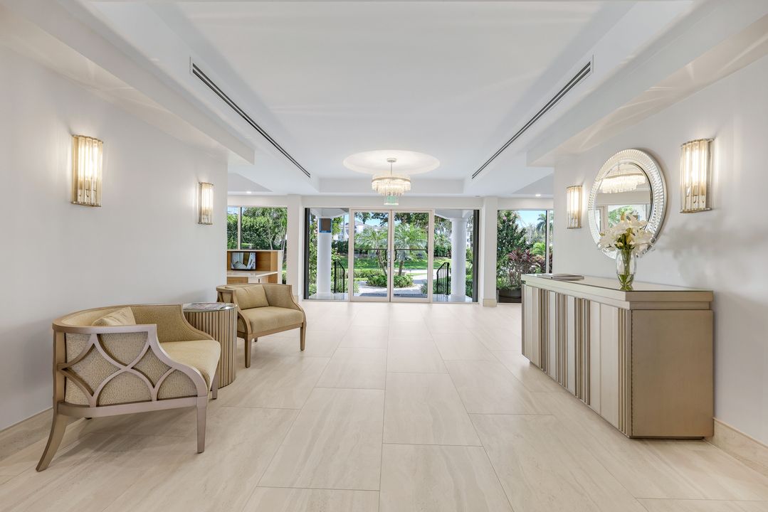 250 Park Shore Dr #601, Naples, FL 34103
