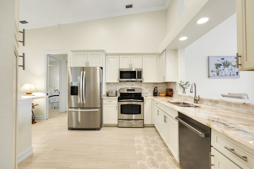 800 Breakaway Ln #203, Naples, FL 34108
