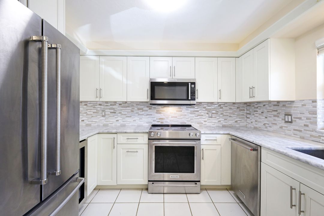 1100 9th St S #B103, Naples, FL 34102