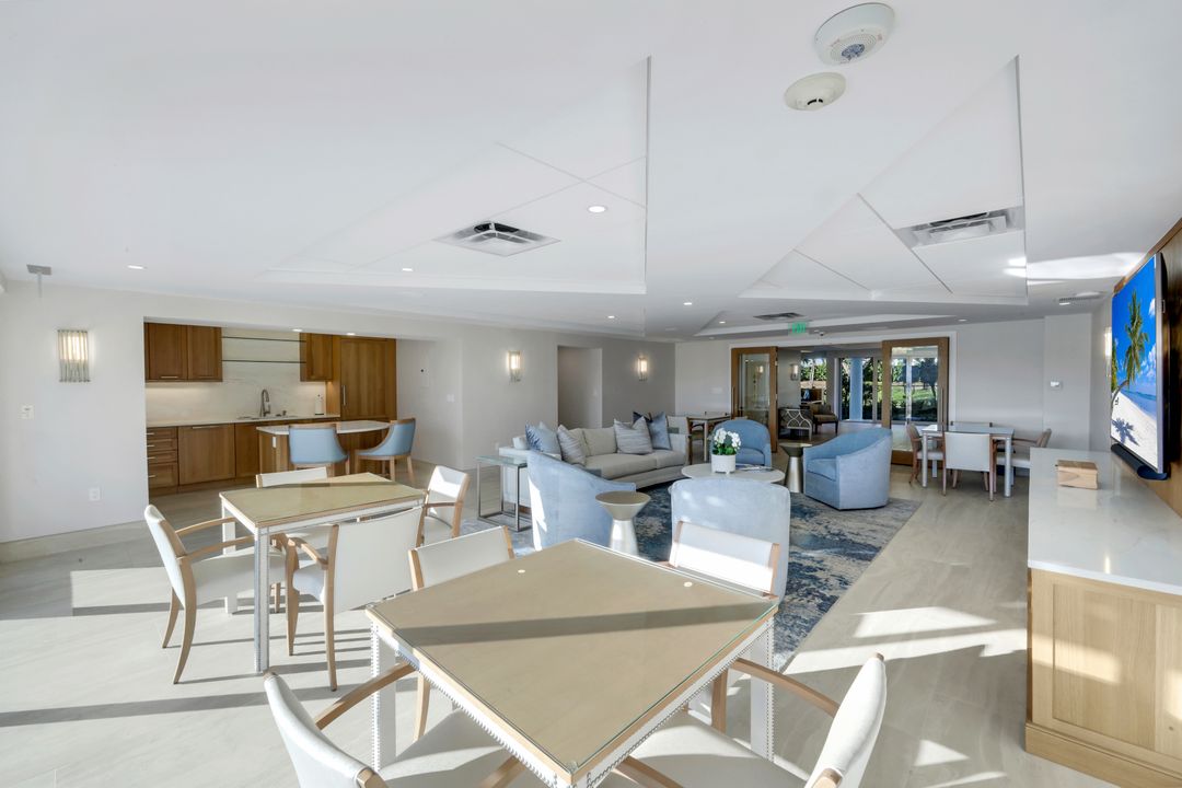 250 Park Shore Dr #801, Naples, FL 34103