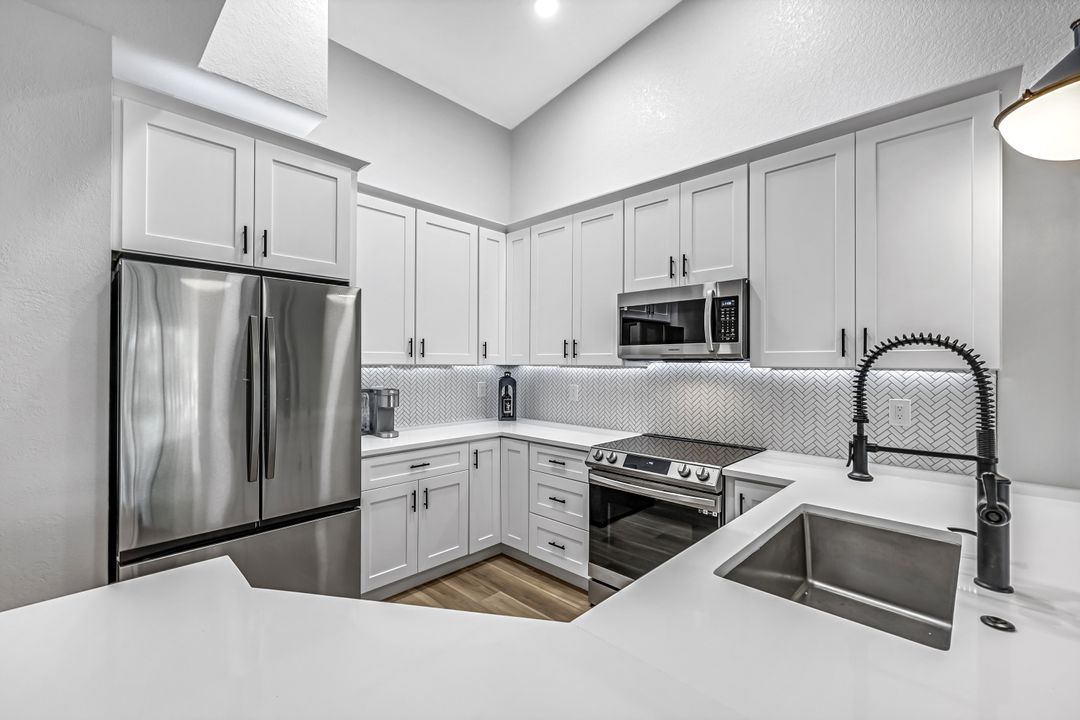 7741 Pebble Creek Cir #302, Naples, FL 34108