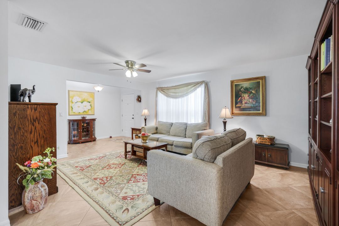 9814 Country Oaks Dr, Fort Myers, FL 33967