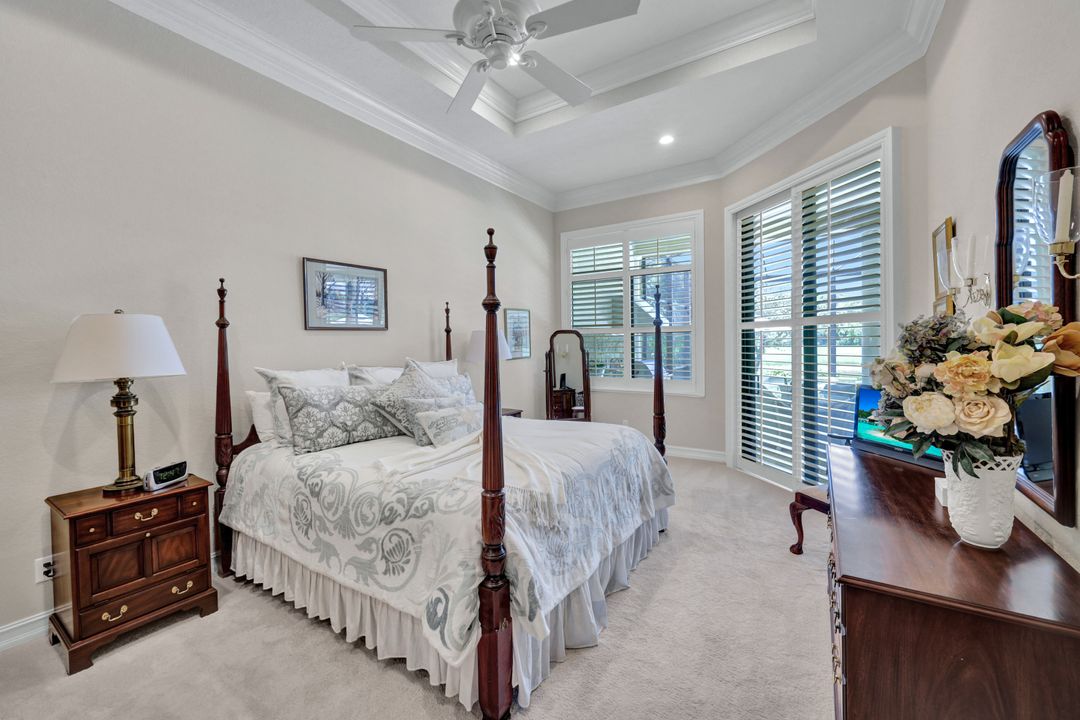 12194 Wicklow Ln, Naples, FL 34120