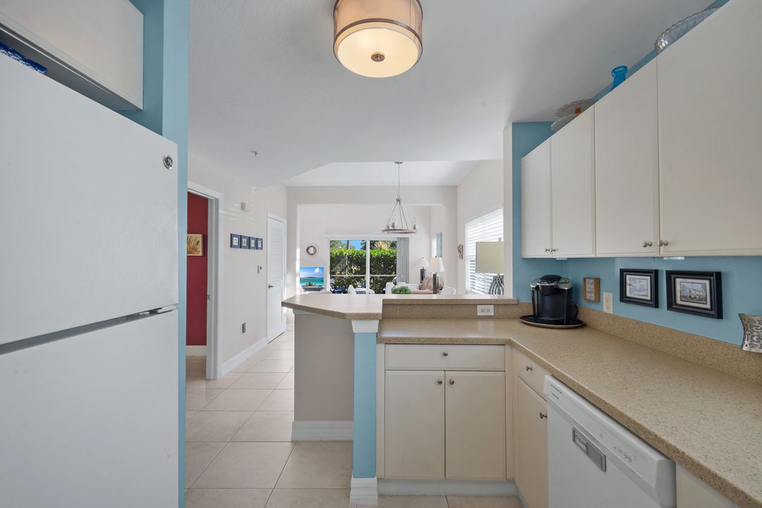 4500 Botanical Pl Cir #107, Naples, FL 34112