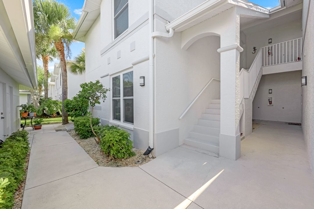 1320 Charleston Square Dr #101, Naples, FL 34110