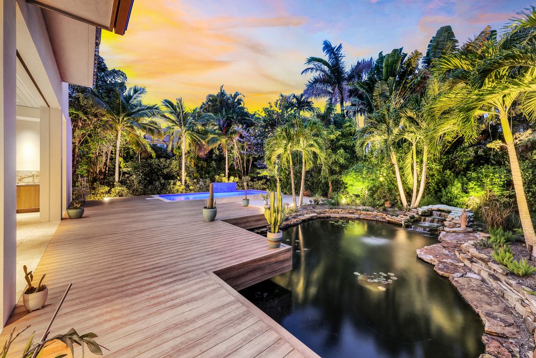 355 7th Ave S, Naples, FL 34102