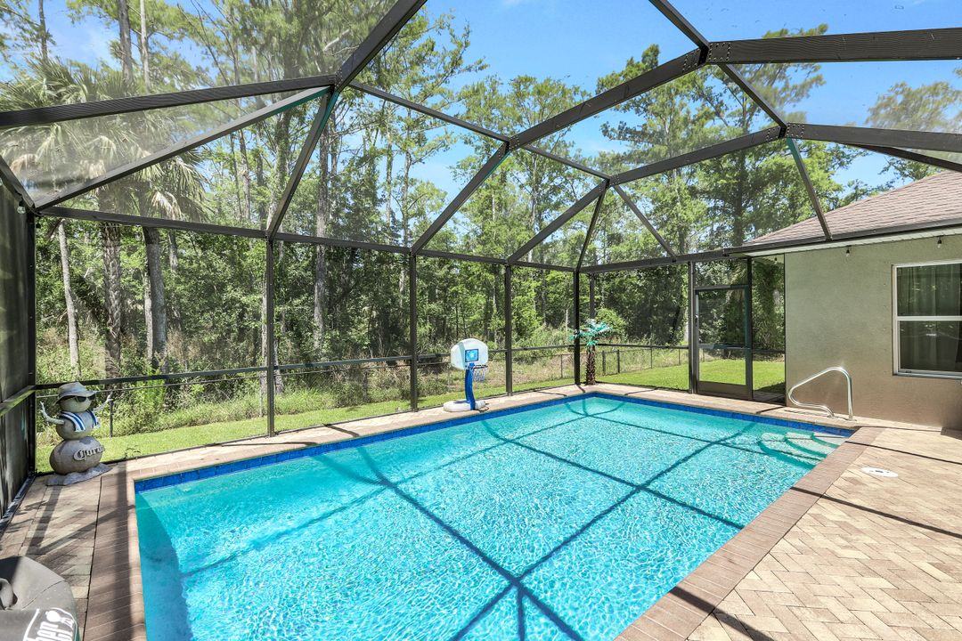 575 12th Ave NW, Naples, FL 34120