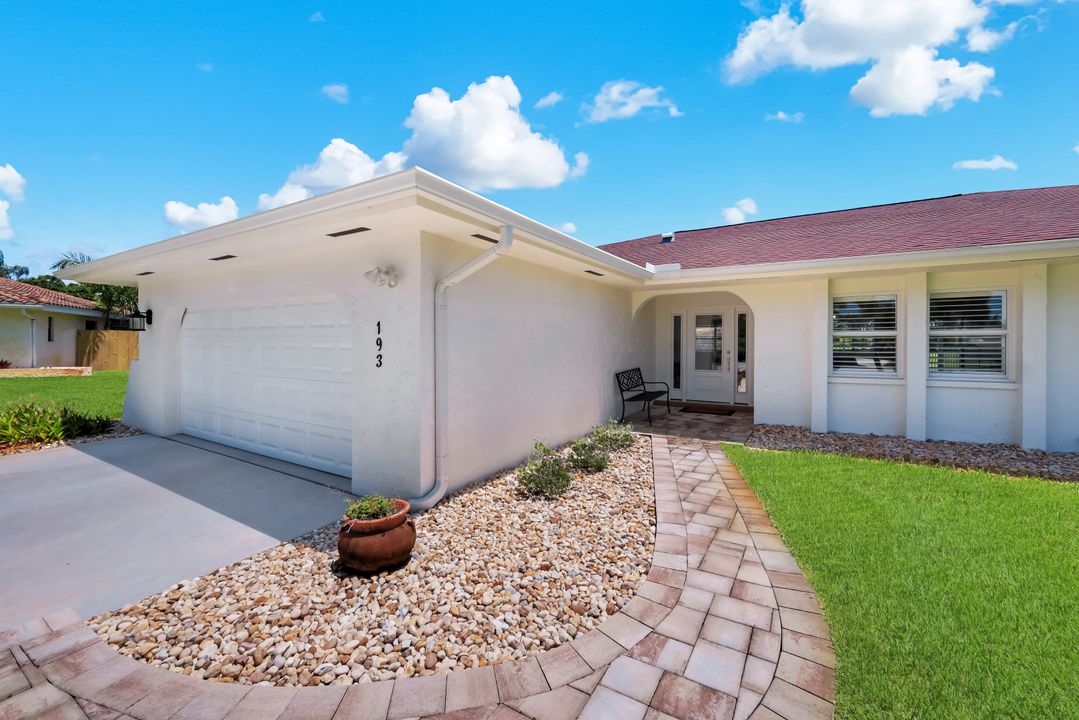 193 Heather Grove Ln, Naples, FL 34113