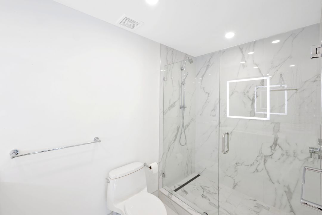 800 River Point Dr #212, Naples, FL 34102