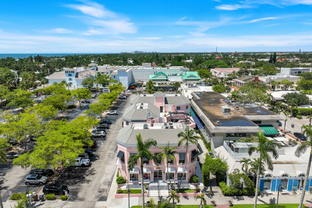 382 12th Ave S, Naples, FL 34102