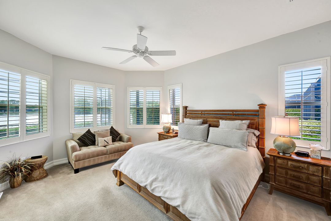 6172 Dogleg Dr, Naples, FL 34113