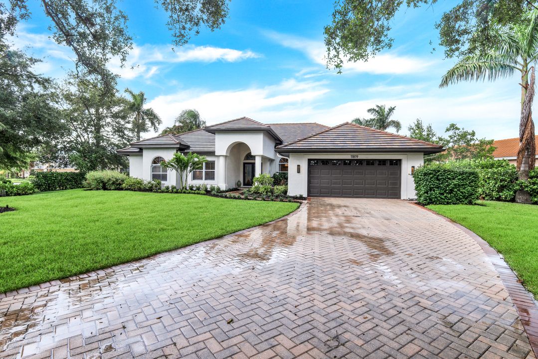 11819 Warbler Ct, Naples, FL 34119