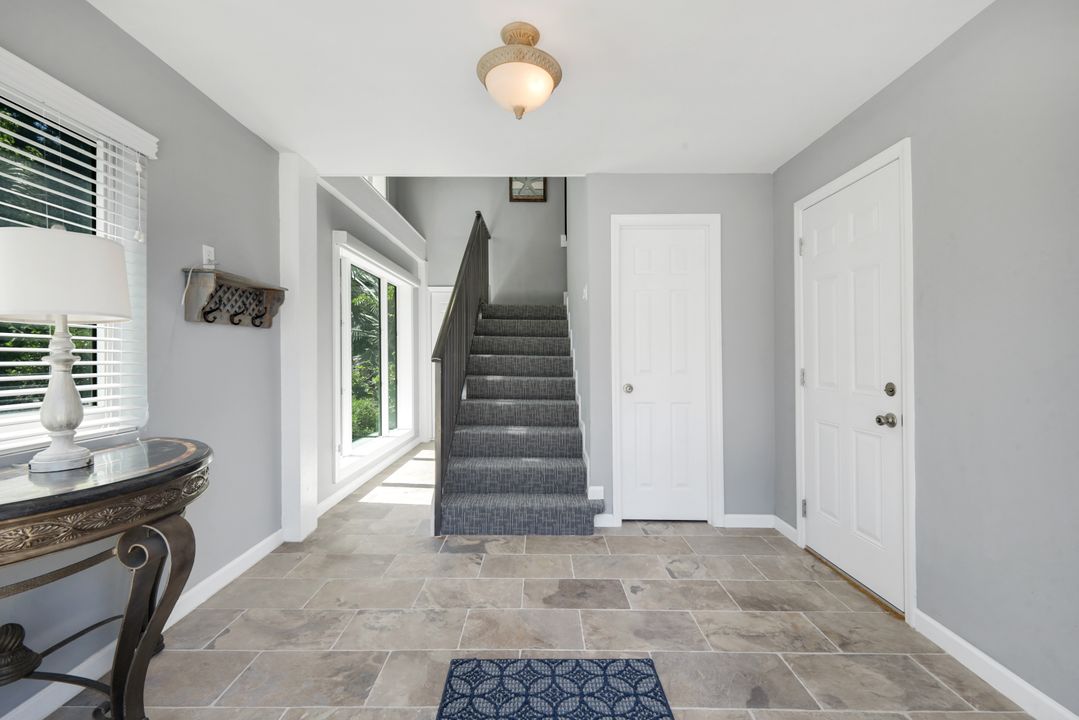 673 E Rocks Dr, Sanibel, FL 33957