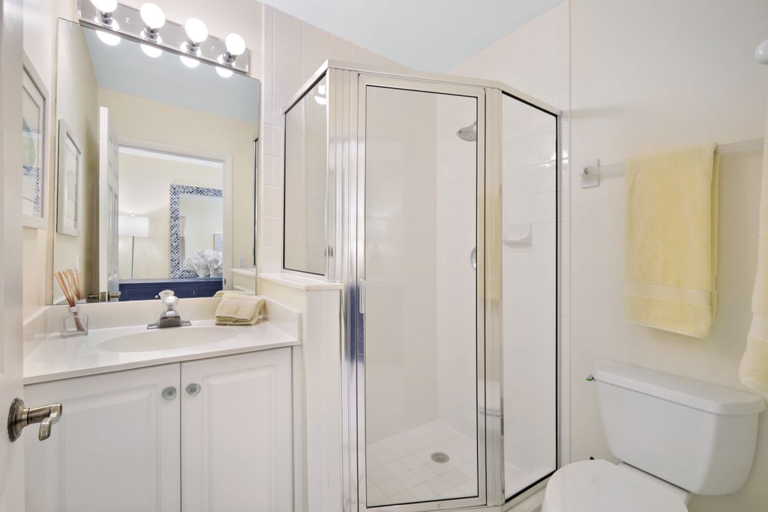 286 4th St S, Naples, FL 34102