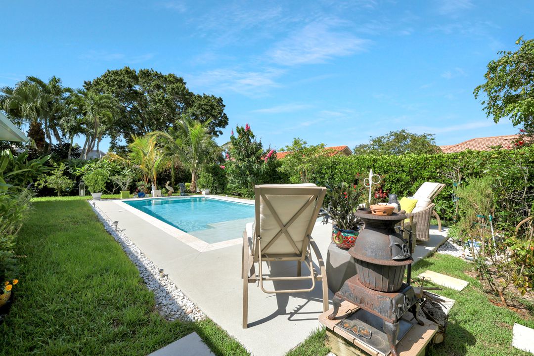 186 Muirfield Cir, Naples, FL 34113