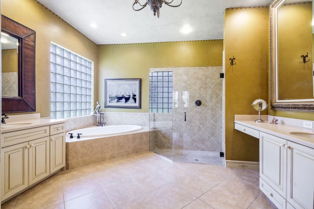 28600 Pienza Ct, Bonita Springs, FL 34135