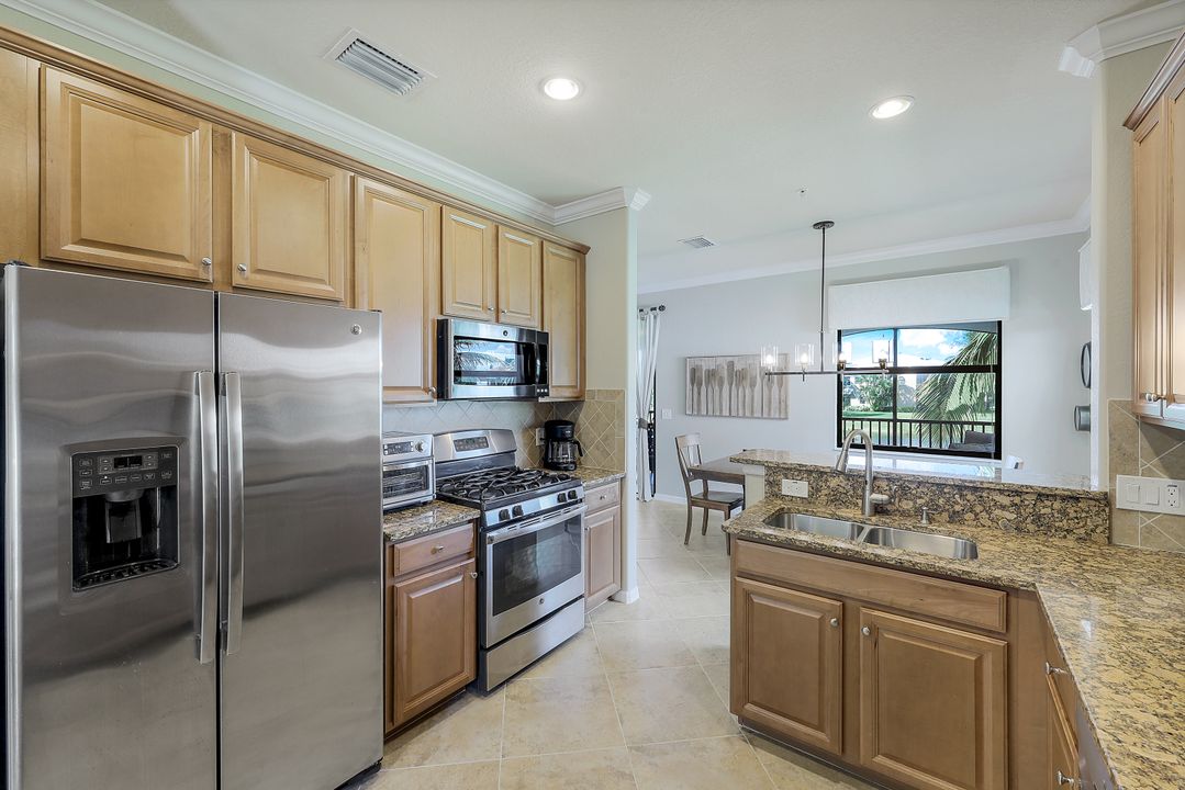 3165 Aviamar Cir #202, Naples, FL 34114