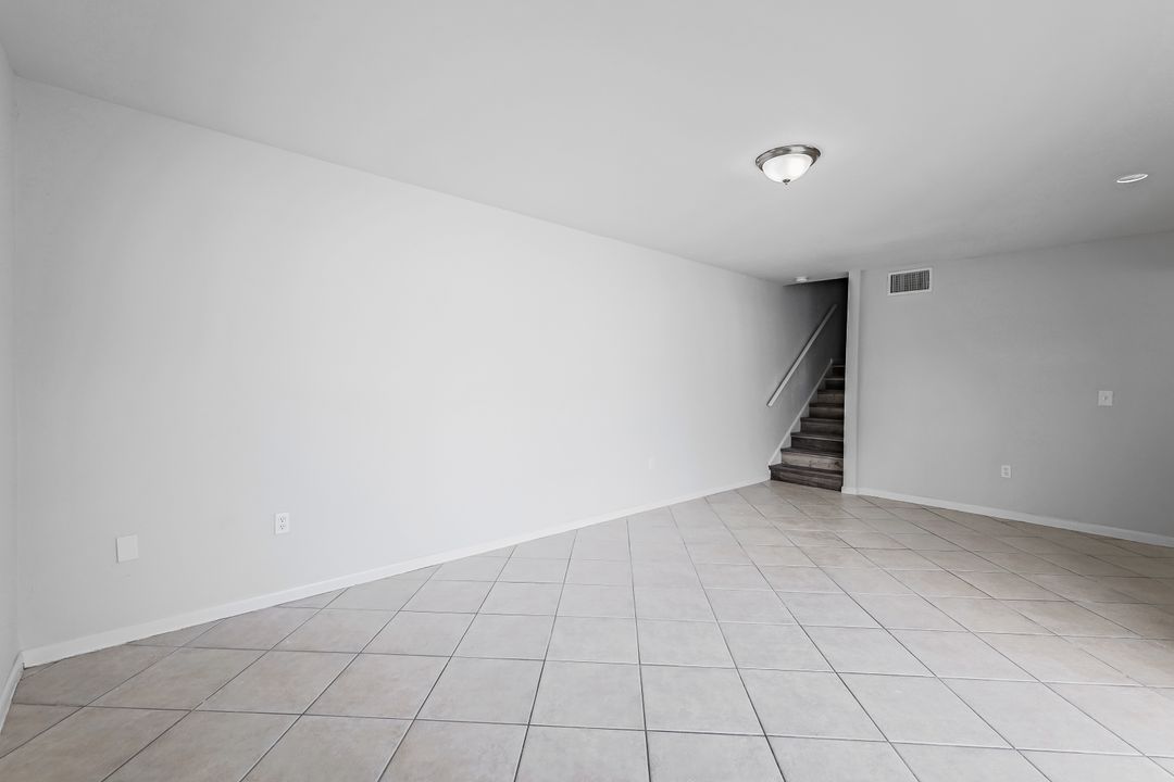 7737 Tamara Lee Ct #101, Fort Myers, FL 33907