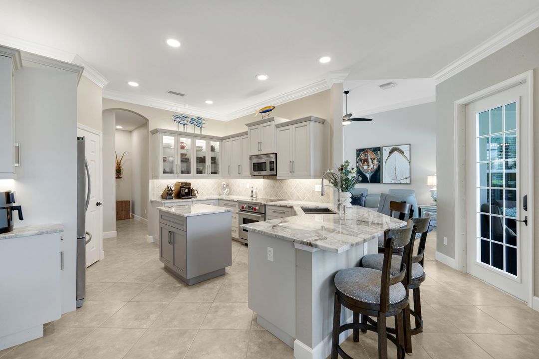 8223 Potomac Ln, Naples, FL 34104