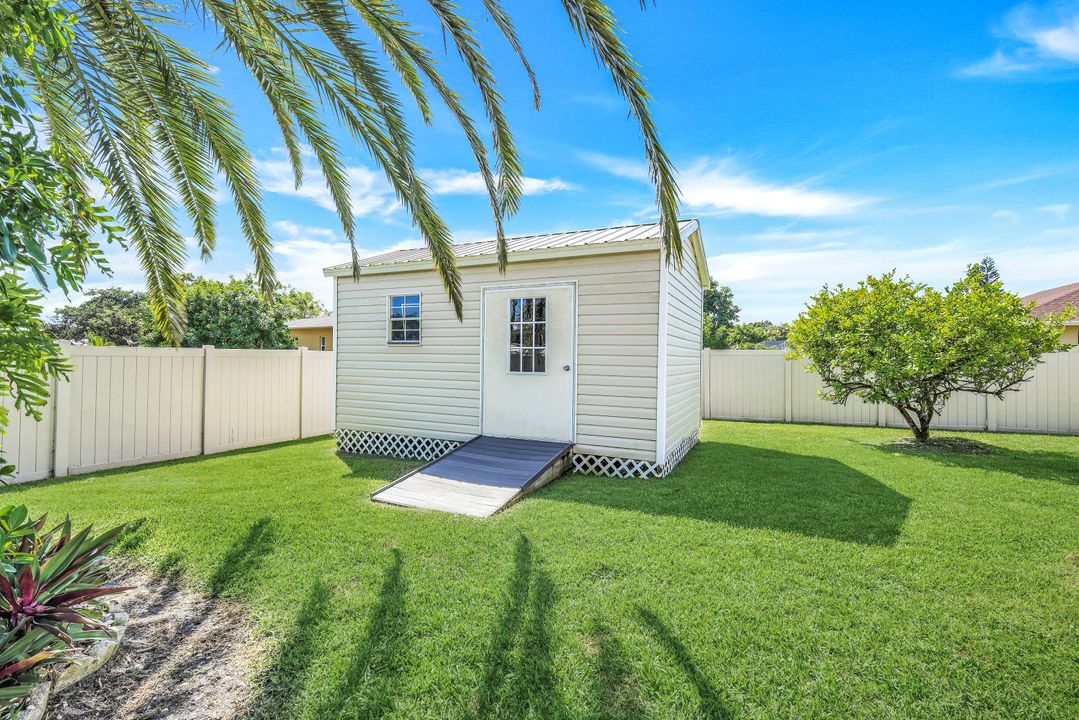 207 Plainfield St, Lehigh Acres, FL 33936