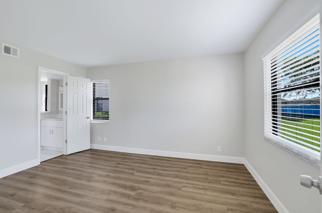 4346 27th Ct SW #101, Naples, FL 34116