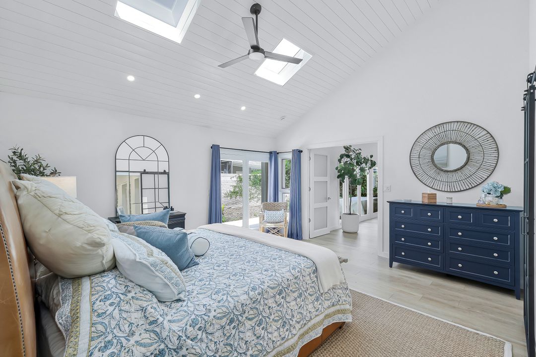 651 Bridge Way Ln #1, Naples, FL 34108