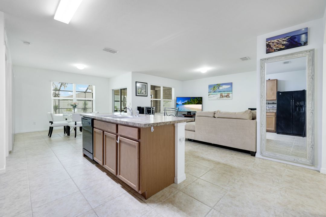 1323 SW 9th Ave, Cape Coral, FL 33991