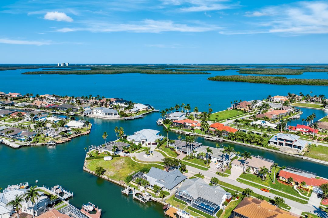 230 Windbrook Ct, Marco Island, FL 34145