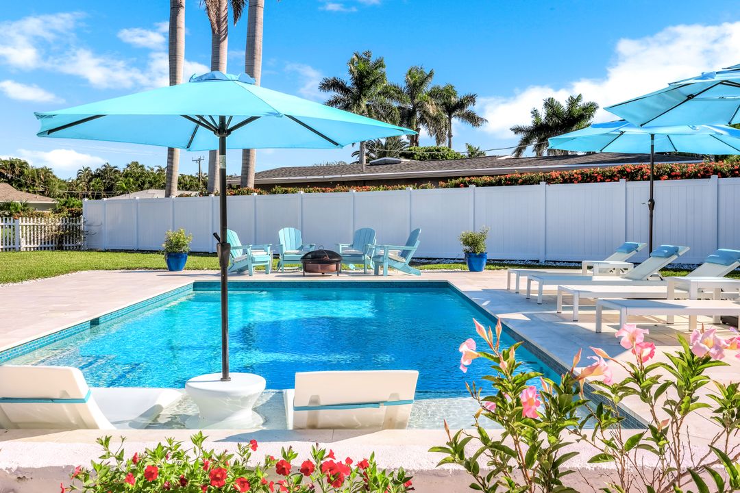 1086 N Town and River Dr, Fort Myers, FL 33919