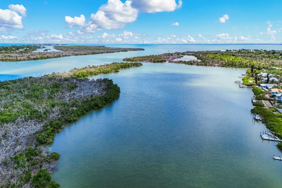 6126 Castaways Ln, Sanibel, FL 33957