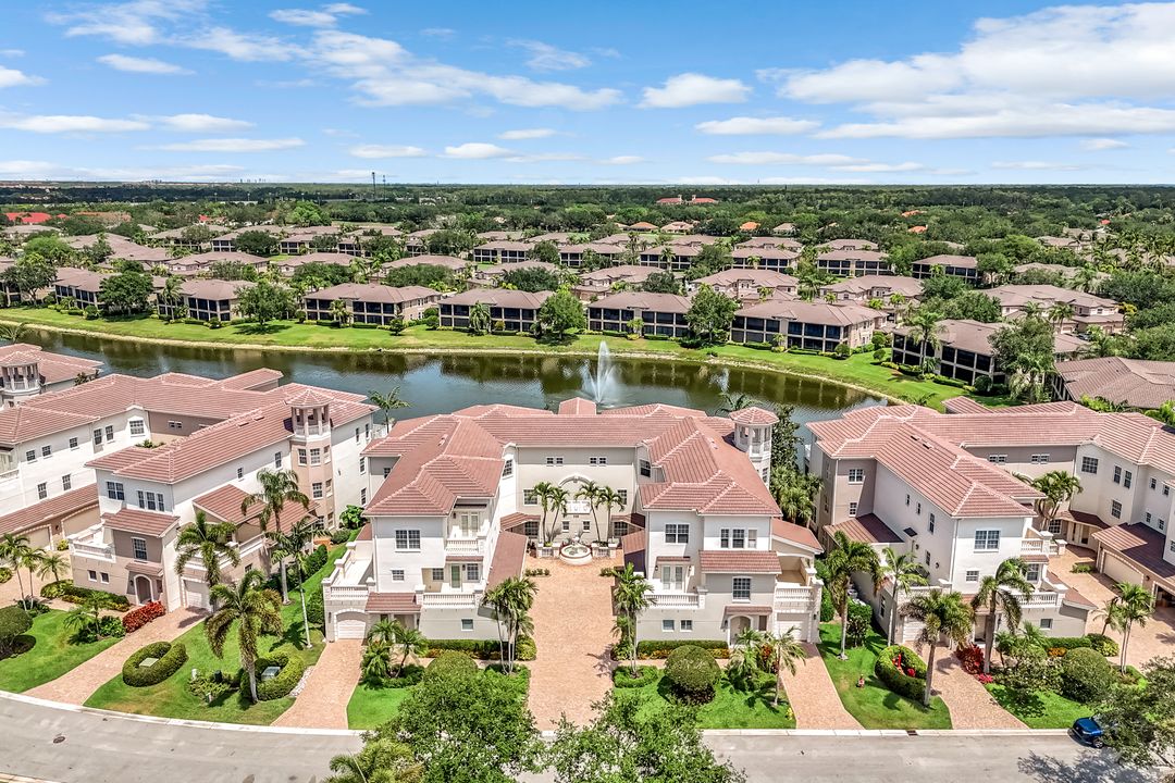 510 Avellino Isles Cir #2202, Naples, FL 34119