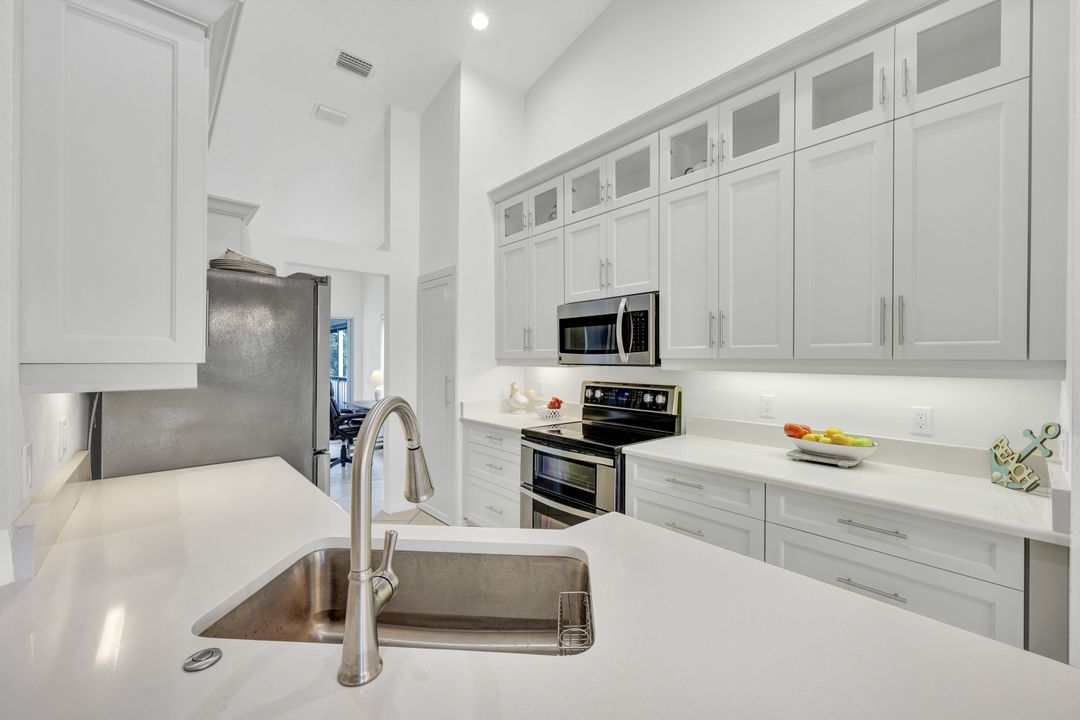 5600 Northboro Dr #201, Naples, FL 34110